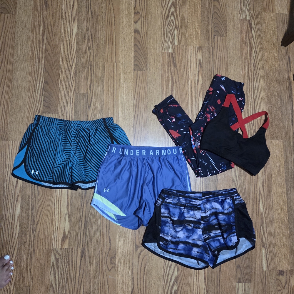 Under Armour Activewear Set with Blue and Red Accents